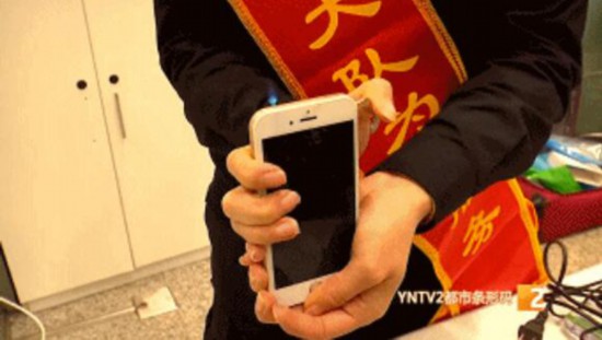 這就是真相!機場安檢詭異微笑是怎么回事?背后詳情始末曝光細(xì)思極恐